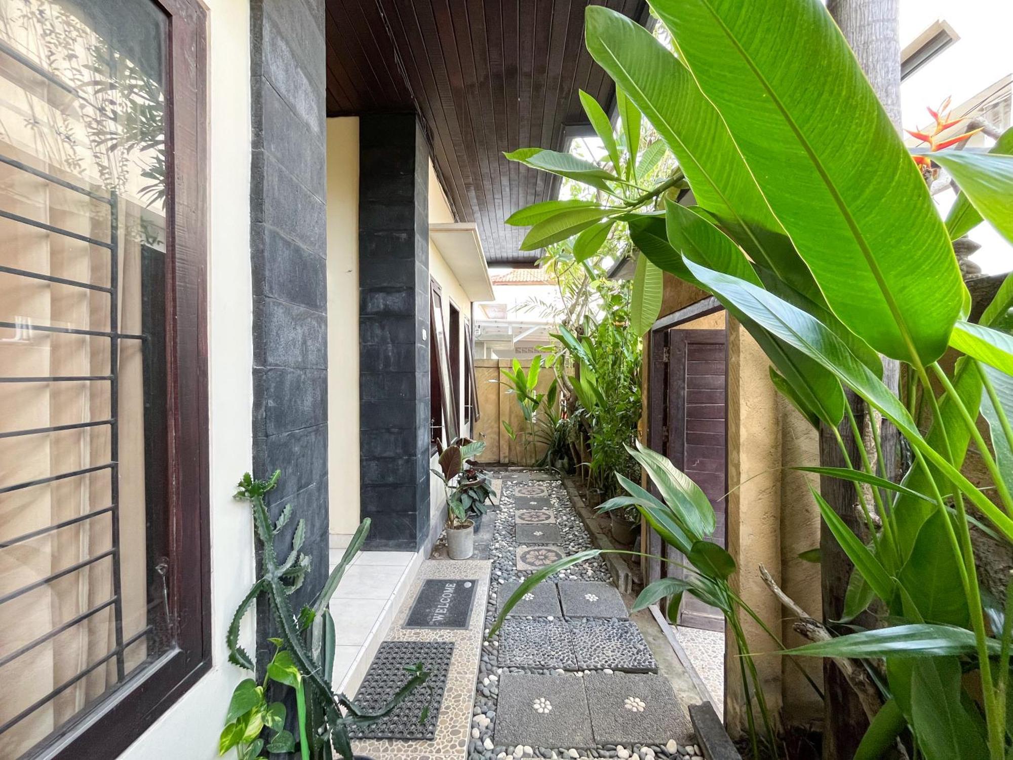 Adi Surya Guest House Seminyak Pokój zdjęcie